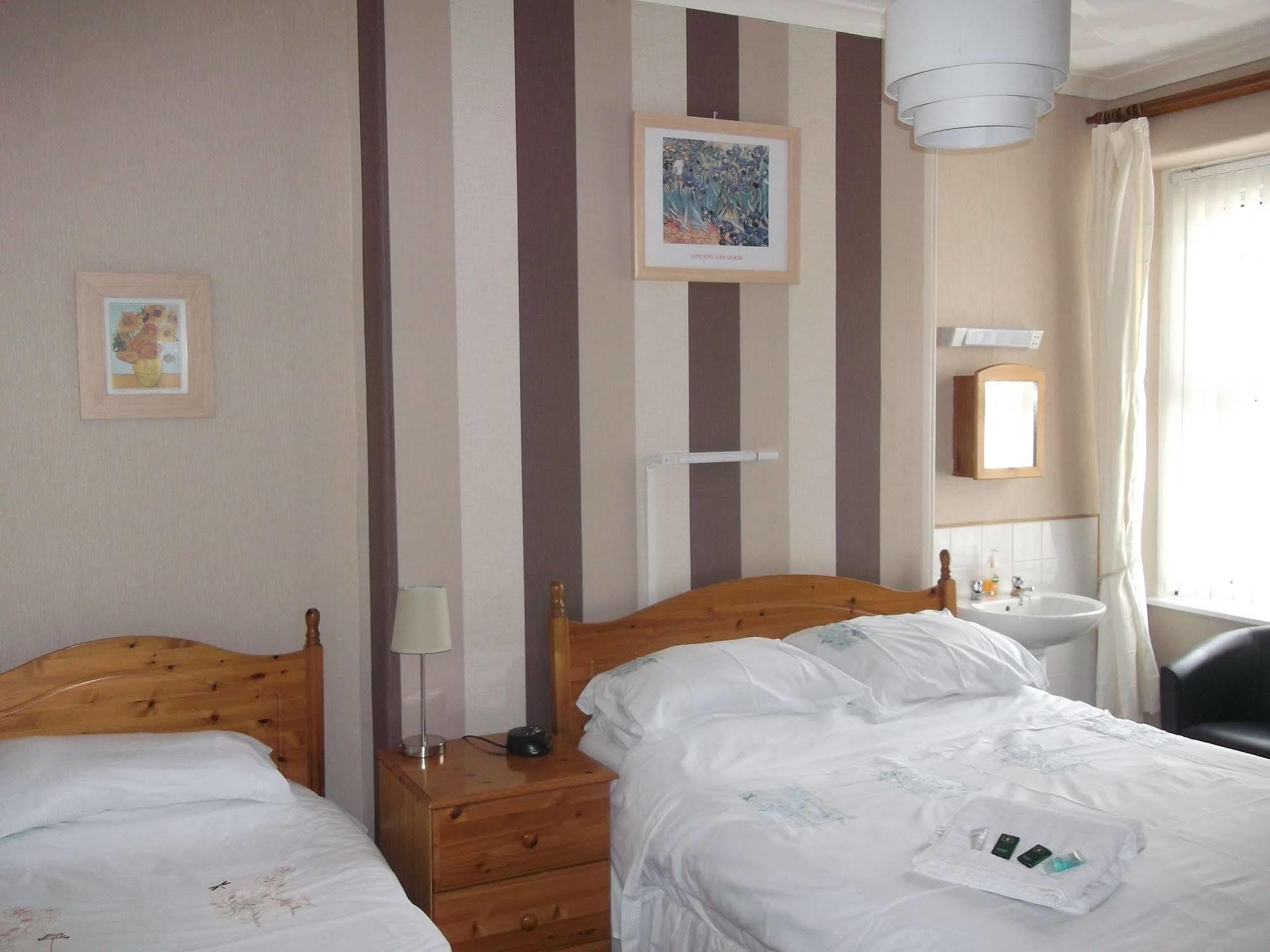 Wavecrest Hotel Holyhead Exterior foto